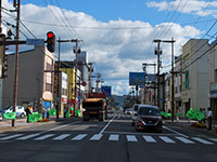 交通安全活動　街頭啓発（人の波・旗の波）
