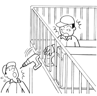 二階から工具を落とし、下の作業者に当たりそうになった
