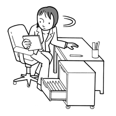 席から立ち上がったとき、引き出しにつまずき転倒しそうになった