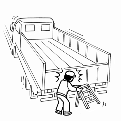 トラック後退時にひかれそうになった