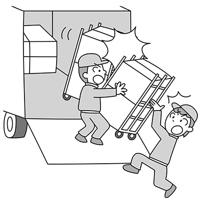 荷卸し作業中、トラック荷台の1台のカーゴ台車が荷下ろし中の別の台車にぶつかって倒れ、横で支えていた作業員が転倒しそうになった